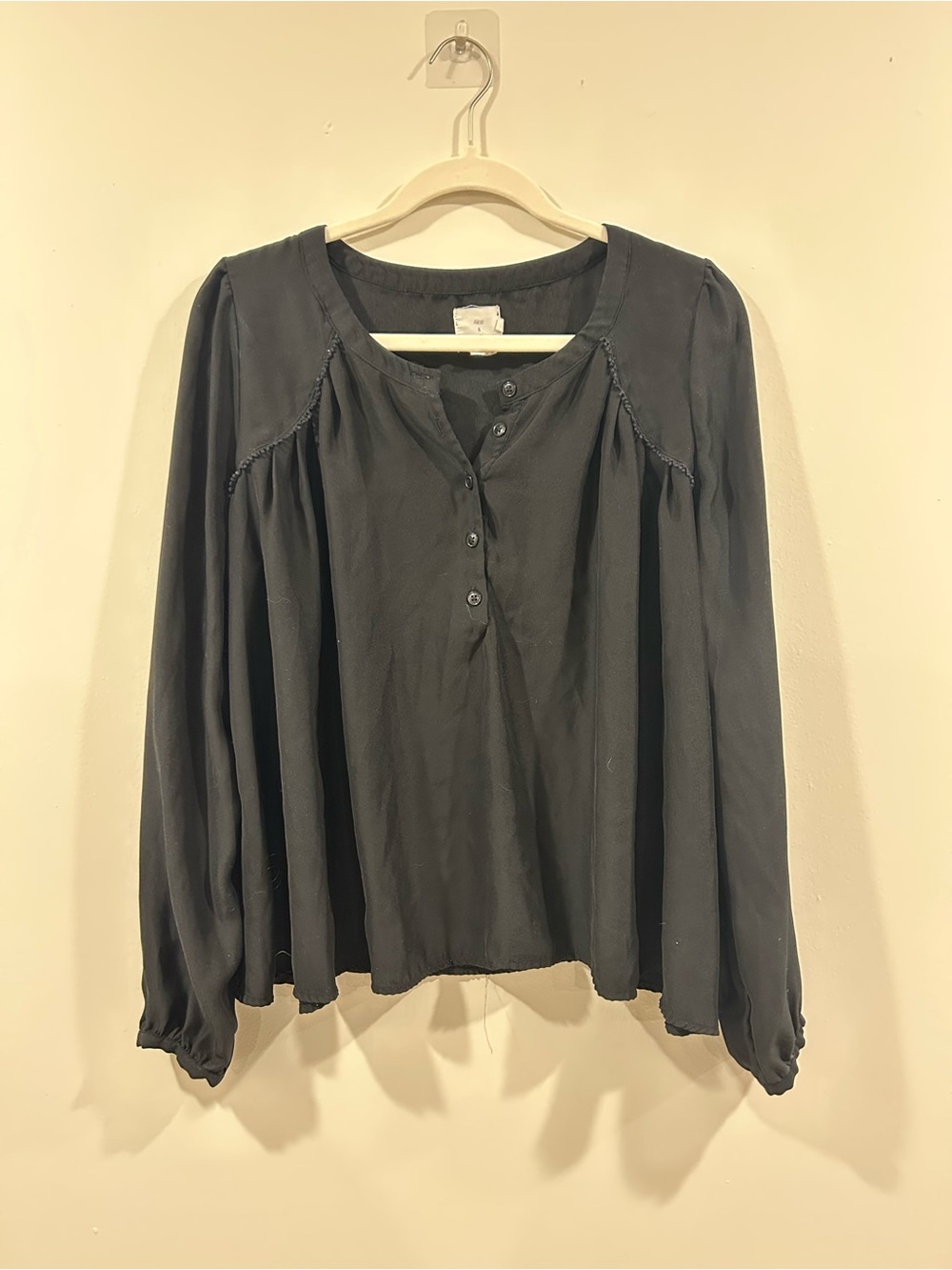 Alice + Olivia for Urban Outfitters Black Long-Sleeve Button Front Blouse
